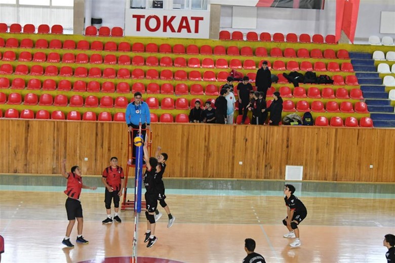 Okul Spor Faaliyetleri Yıldızlar Kız–Erkek Voleybol Grup Müsabakaları Tokat’ta Devam Ediyor