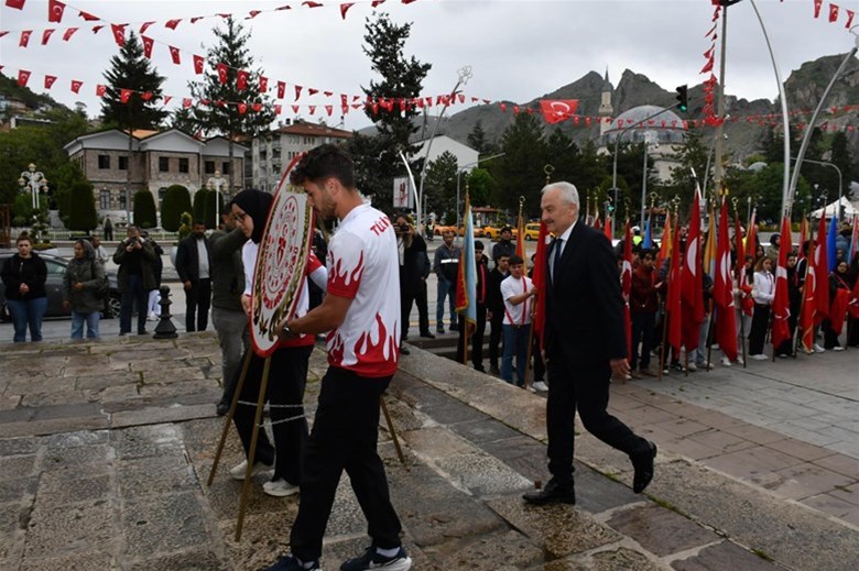 19 Mayıs Atatürk’ü Anma, Gençlik ve Spor Bayramı, Tokat’ta düzenlenen çeşitli etkinliklerle büyük bir coşku ve gurur içerisinde kutlandı.